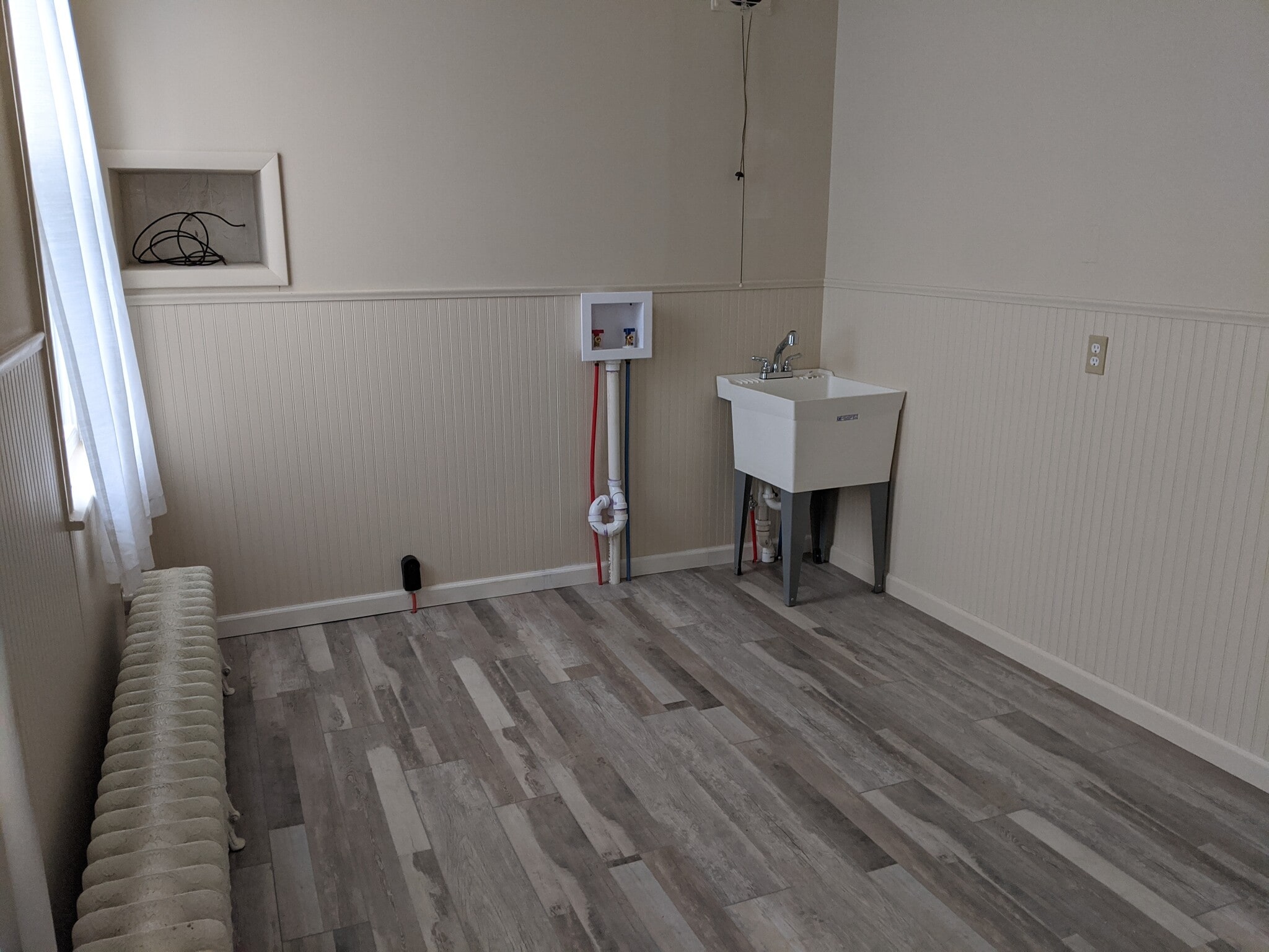 Building Photo - 412 Main St