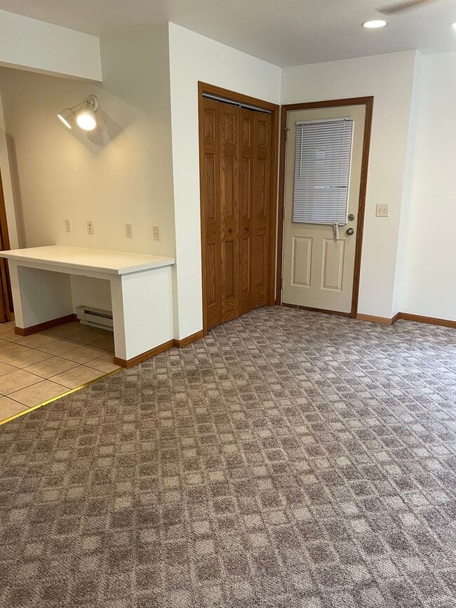 Building Photo - 1214 S Dewey St