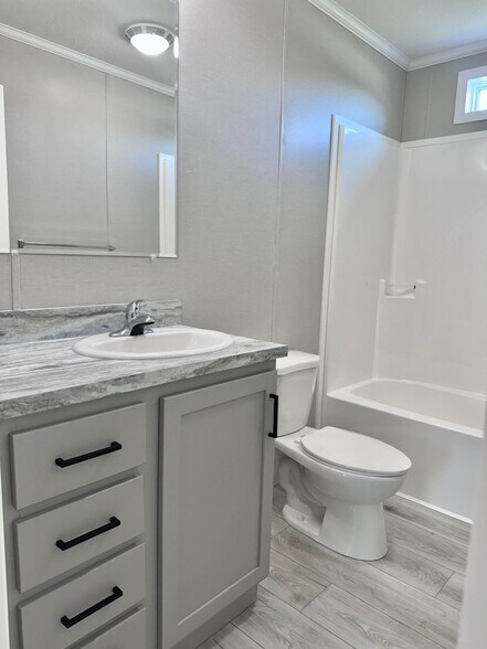 Building Photo - 17060 Canterbury Cir