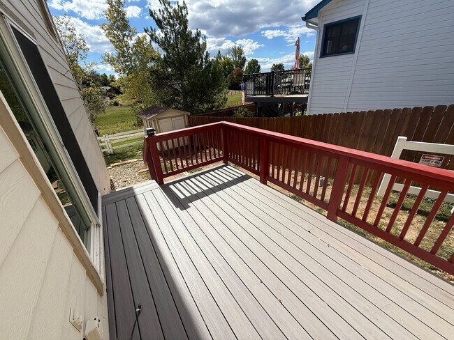 Building Photo - 3 Bedroom 2 Bath Tri Level Home with 2 Car...