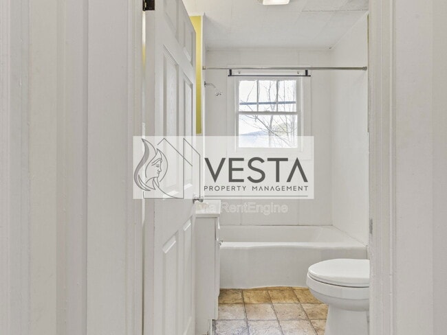 Building Photo - 118 Pine Hill Dr