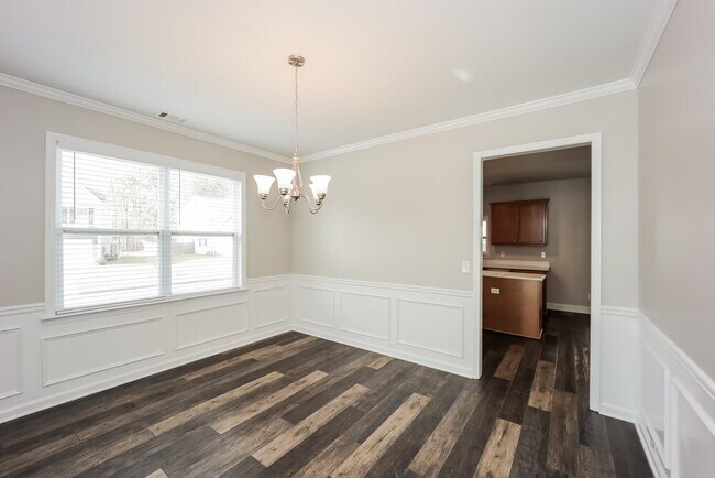 Building Photo - 10 Carlisle St