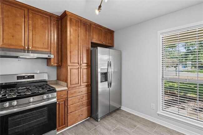 Building Photo - 1040 Smokerise Dr