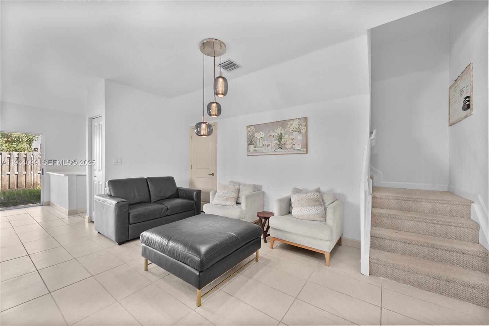 Building Photo - 1270 NW 3rd Ln