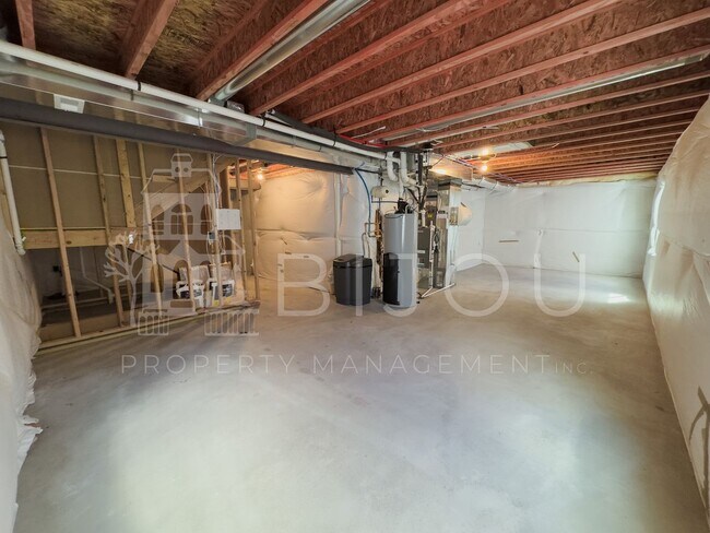 Building Photo - 10881 Aliso Dr