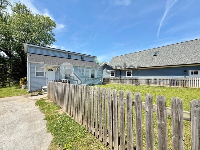 Building Photo - 308 Druid Ln