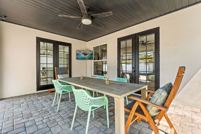 Building Photo - Experience Elegance and Comfort: Spacious ...