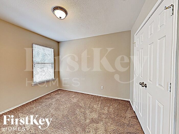 Building Photo - 724 Bamboo Dr