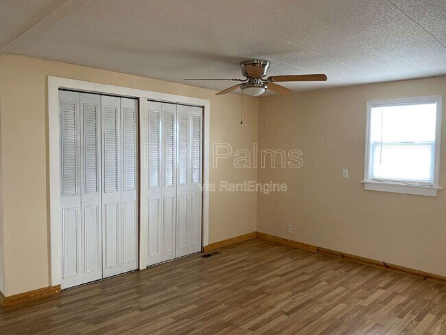 Building Photo - 2026 Shady Cove Dr