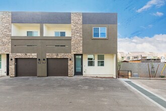 Building Photo - Villa 51e