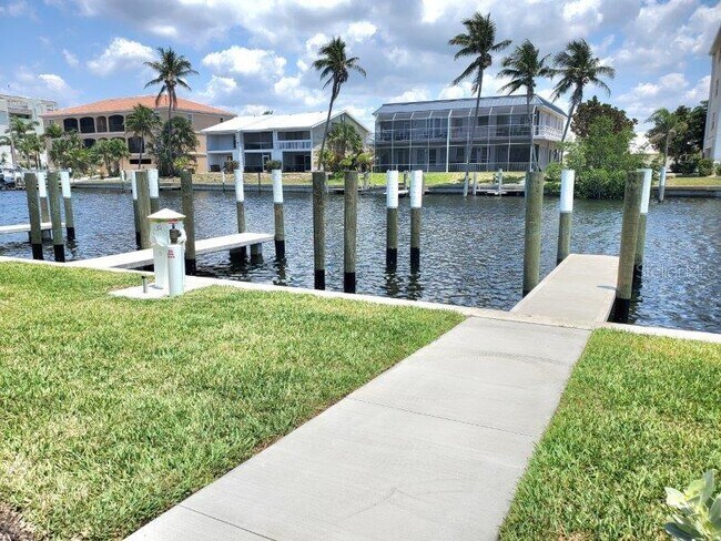 Building Photo - 1620 Seahaven Dr