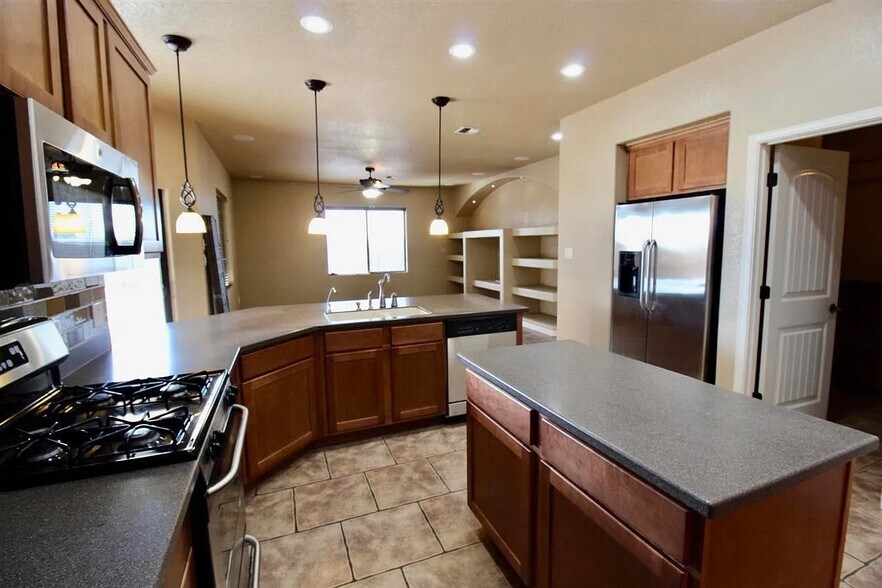 Building Photo - 11242 S Sally Dr