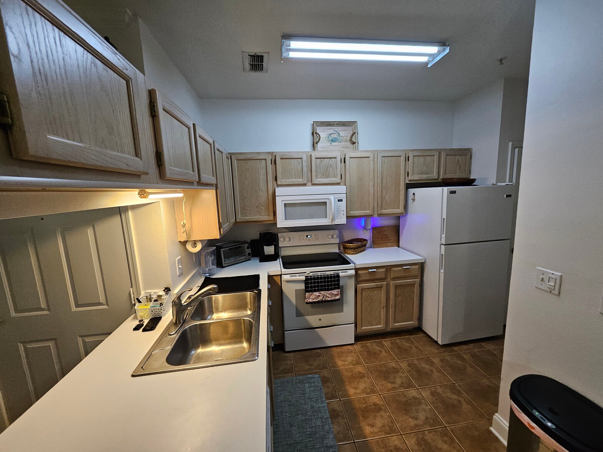 kitchen area - 140 Veracruz Dr
