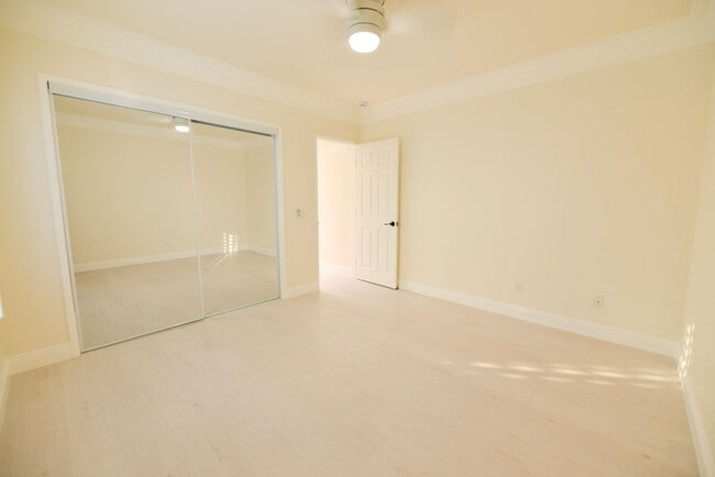 Building Photo - 412 Avenida Santa Barbara
