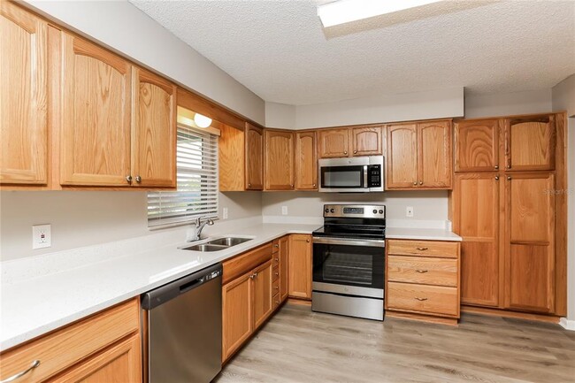 Building Photo - 690 Wells St