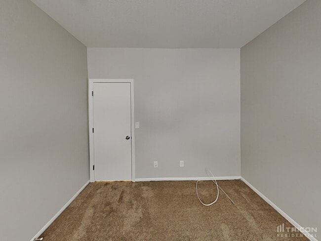 Building Photo - 2660 Sunrise Bluff Dr