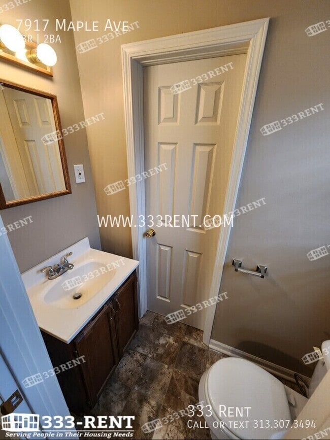 Building Photo - 7917 Maple Ave