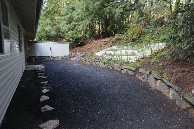 Building Photo - Port Orchard 3 Bedroom Available now!