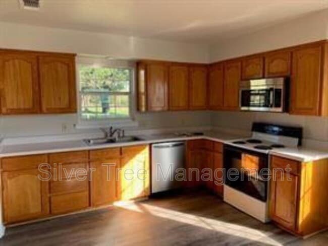 Building Photo - 300 Pr 4382