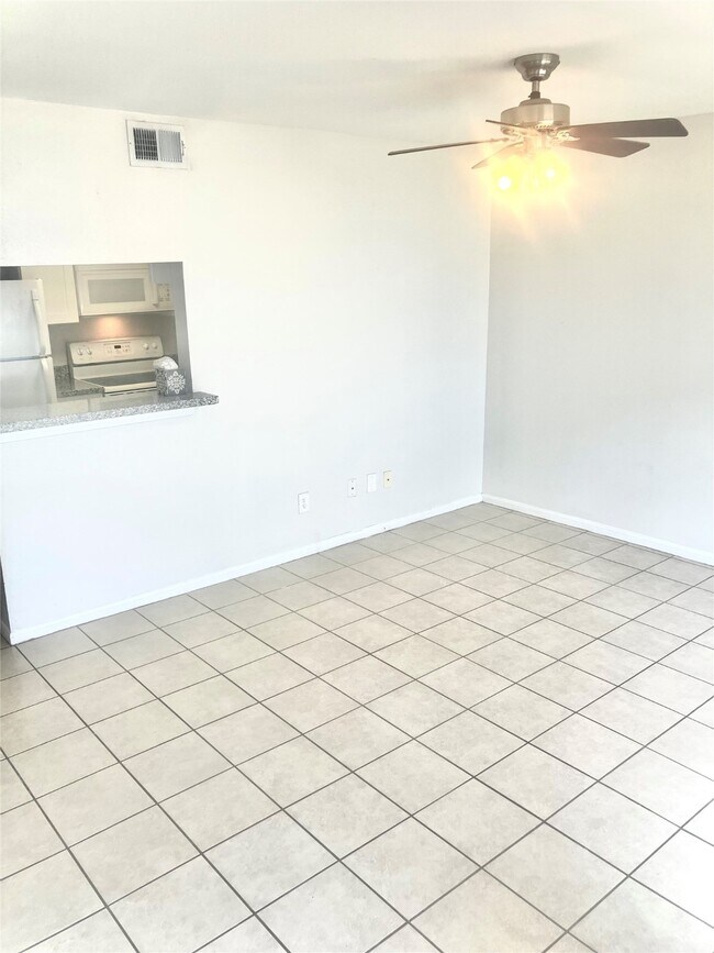 Building Photo - 3506 Cove View Blvd