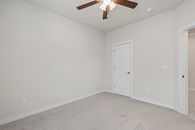 Building Photo - Like new 4BR Farmington home! LOADED with ...