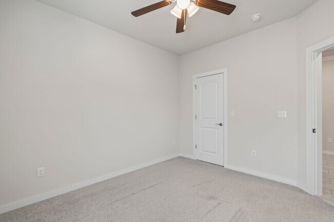 Building Photo - Like new 4BR Farmington home! LOADED with upgrades! Don't miss out!