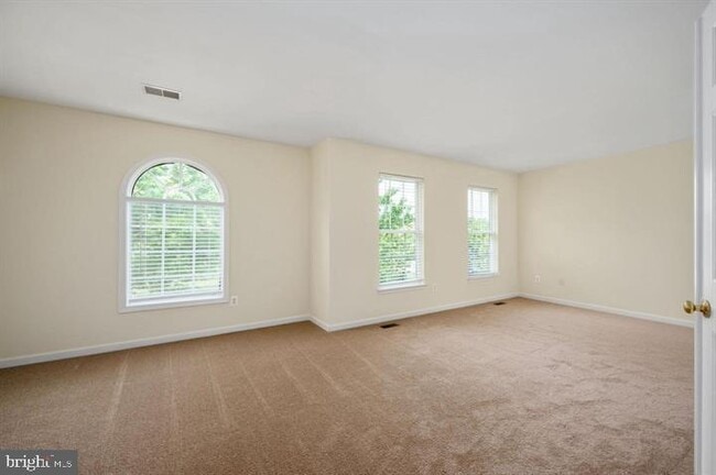 Building Photo - 6 Riggs Rd