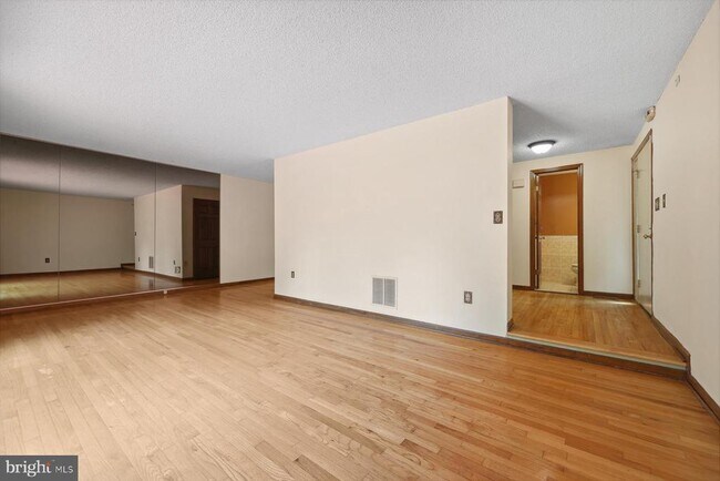 Building Photo - 153 Thoreau Dr