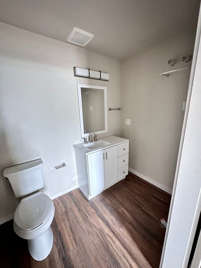 Building Photo - Remodeled Duplex