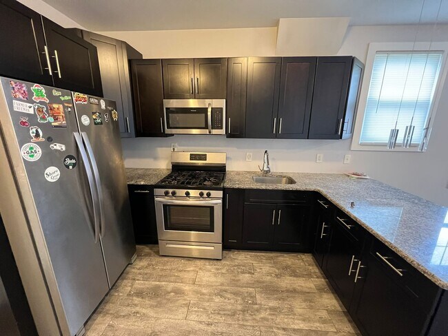 Primary Photo - 79 Smith St