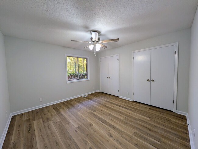 Building Photo - 34 N Circle Dr