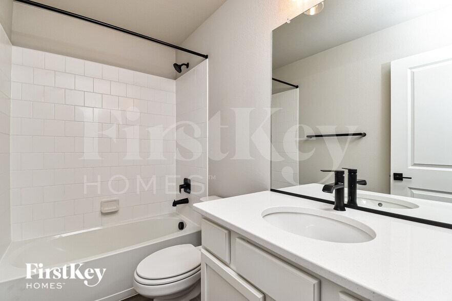 Building Photo - 10093 Luneth Dr