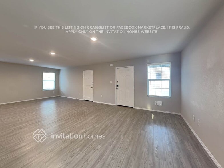 Building Photo - 5715 Leon Pl