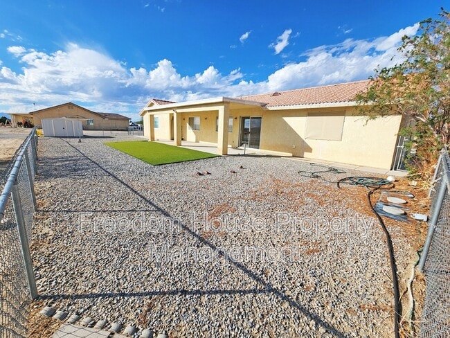 Building Photo - 3741 Malibou Ave