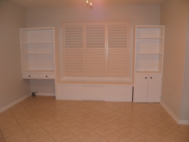 Building Photo - 212 Priscilla Dr