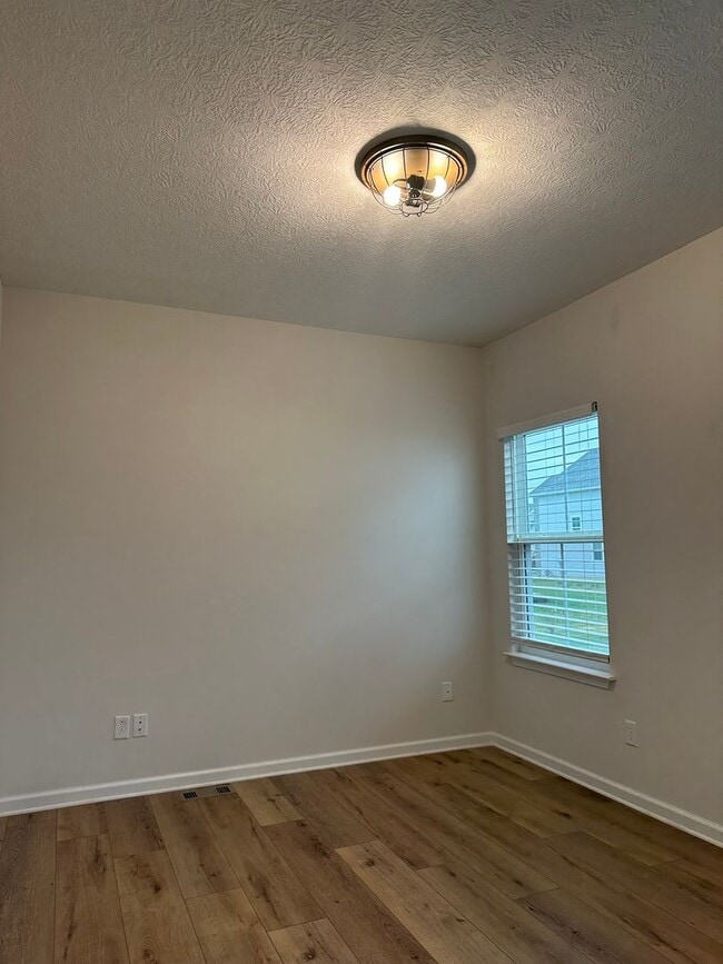 Building Photo - Welcome to this stunning 4-bedroom, 2.5-ba...