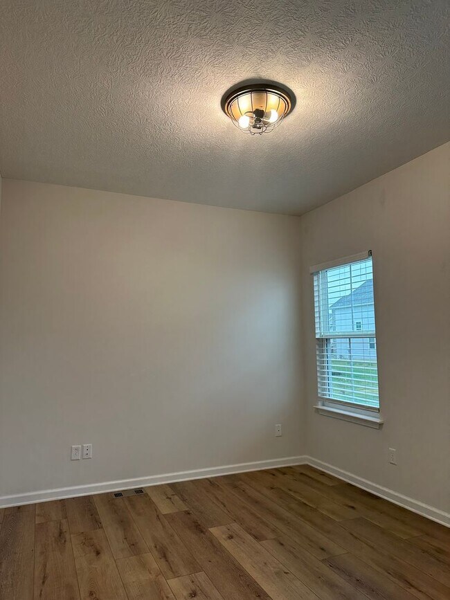 Building Photo - Welcome to this stunning 4-bedroom, 2.5-bathroom home located in the desirable Lewis Center, OH!