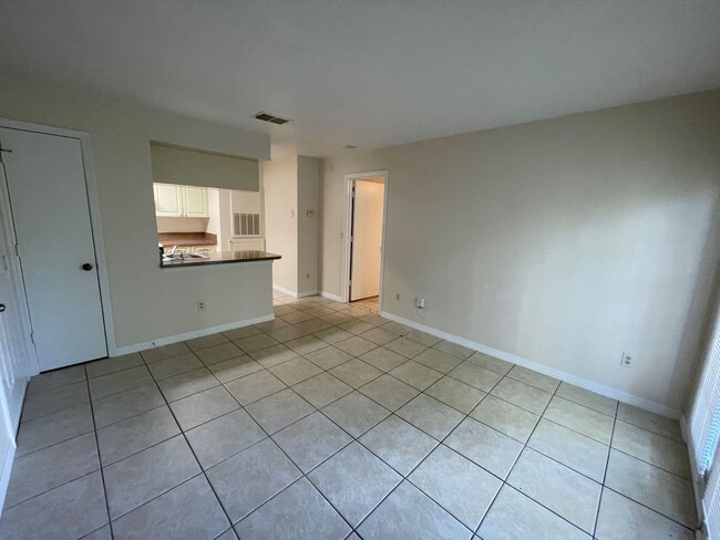 Building Photo - 2550 N Alafaya Trail