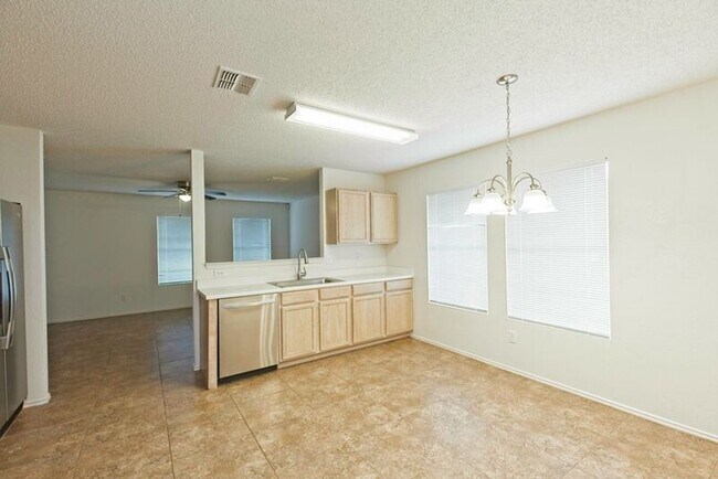 Building Photo - 2508 Clear Brook Dr