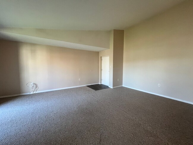 Building Photo - Lovely 2 BR/2 BA Condo in Glen Burnie!