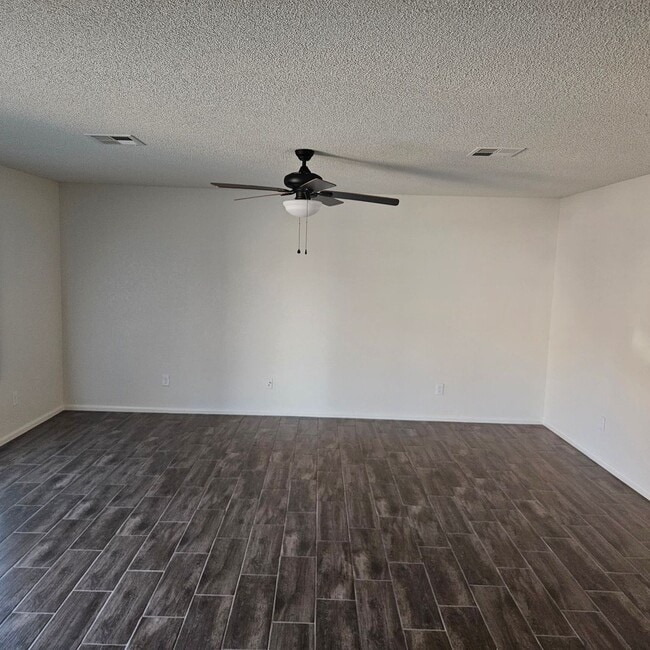 Building Photo - Remodeled 4 bedroom for Rent