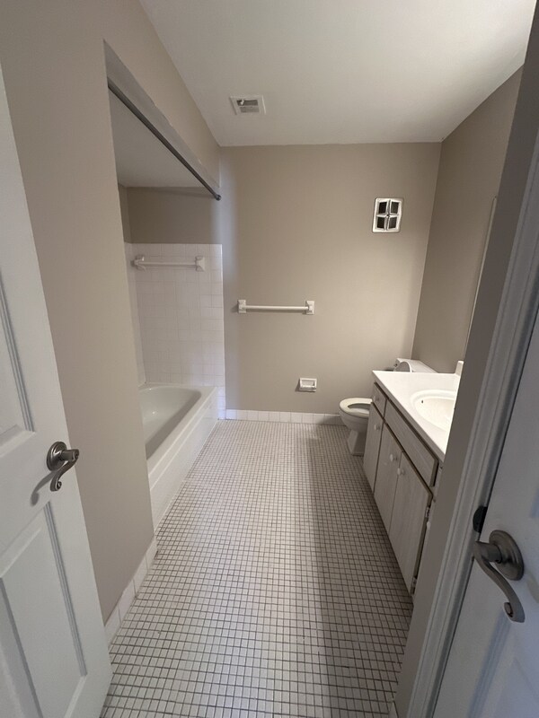 Building Photo - 1155 Charter Oak Ln