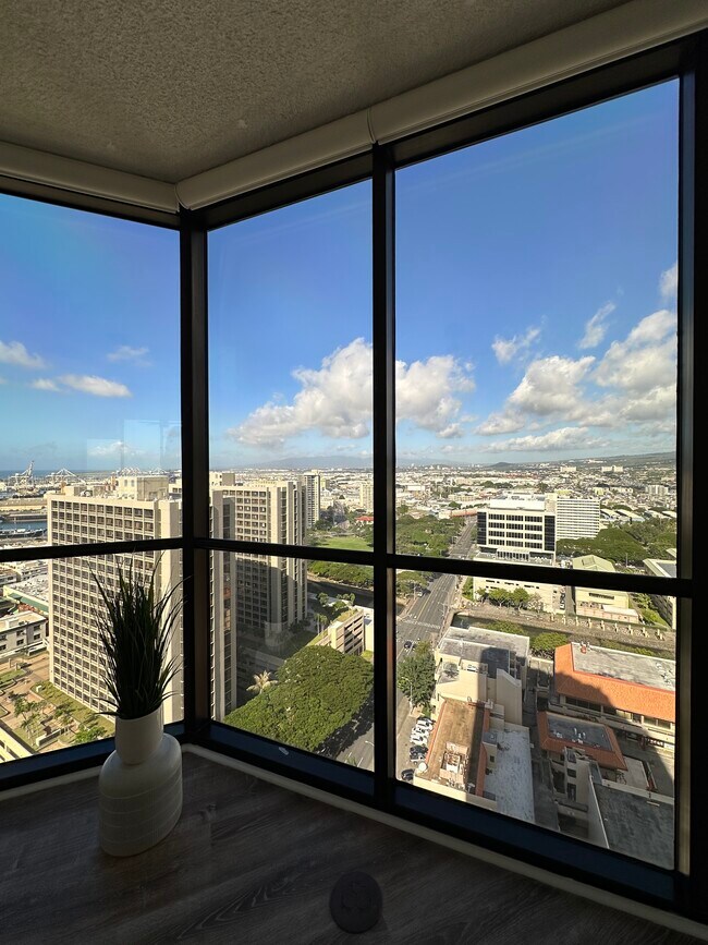 Building Photo - 60 N Beretania St