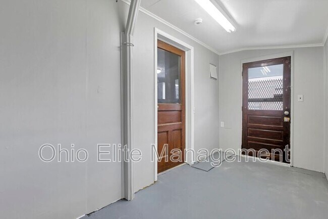 Building Photo - 341 E Markison Ave