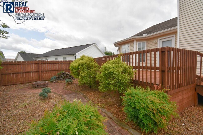Building Photo - Adorable 3-bedroom home in Murfreesboro on a corner lot! Attached garage and washer and dryer hoo...