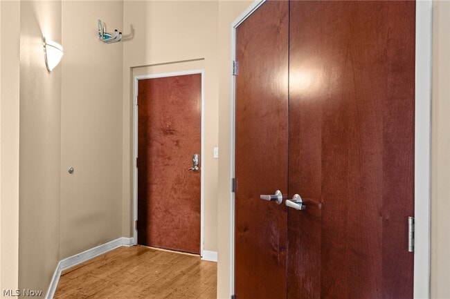 Building Photo - 1133 W 9th St