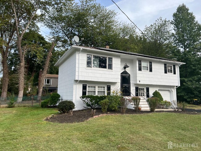 Building Photo - 9 Newman St