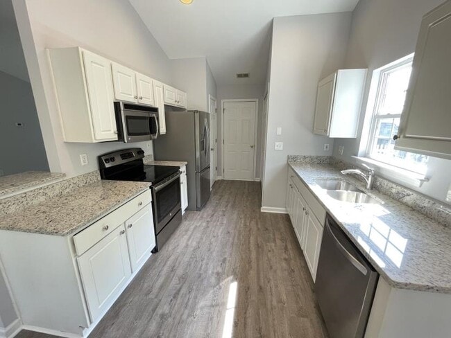 Building Photo - 4996 Southgate Pkwy