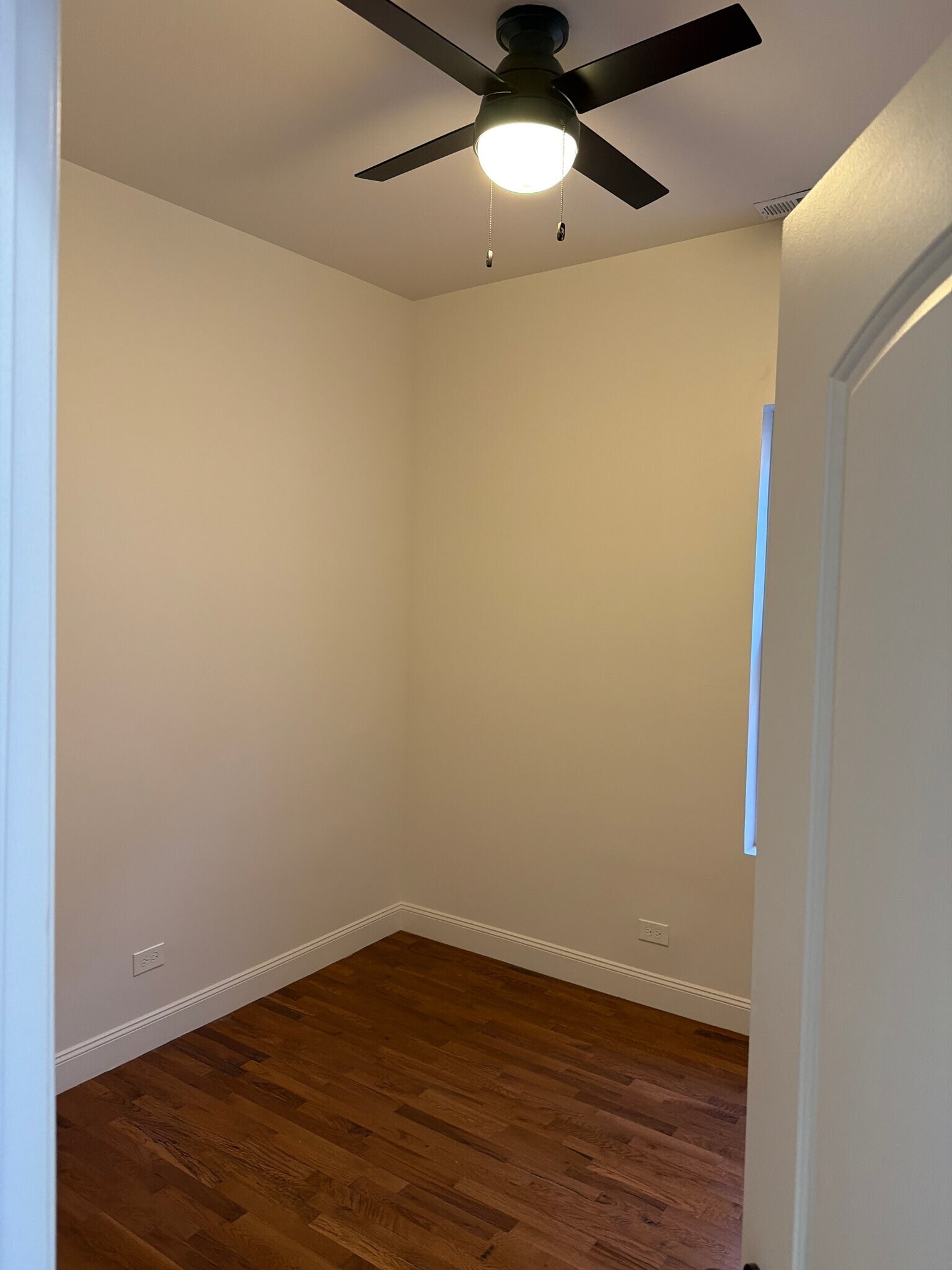 Building Photo - 1529 E 72nd St