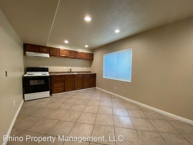 Building Photo - 6 br, 3.5 bath House - 8099 Pine Lake Circle
